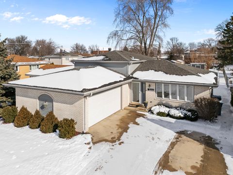Tiny photo for 9109 Crescent Court, Oak Lawn, IL 60453 (MLS # 12546075)