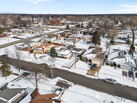 Tiny photo for 9109 Crescent Court, Oak Lawn, IL 60453 (MLS # 12546075)