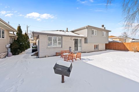 Tiny photo for 9109 Crescent Court, Oak Lawn, IL 60453 (MLS # 12546075)