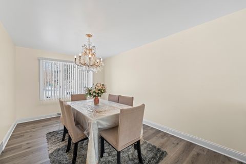 Tiny photo for 9109 Crescent Court, Oak Lawn, IL 60453 (MLS # 12546075)