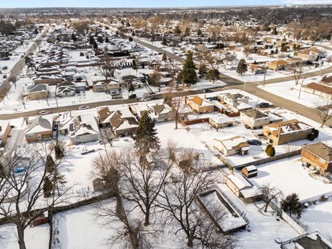 Tiny photo for 9109 Crescent Court, Oak Lawn, IL 60453 (MLS # 12546075)