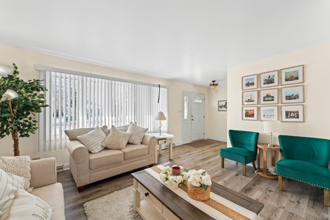 Tiny photo for 9109 Crescent Court, Oak Lawn, IL 60453 (MLS # 12546075)