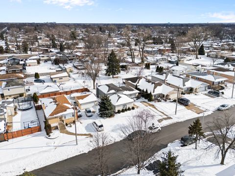 Tiny photo for 9109 Crescent Court, Oak Lawn, IL 60453 (MLS # 12546075)