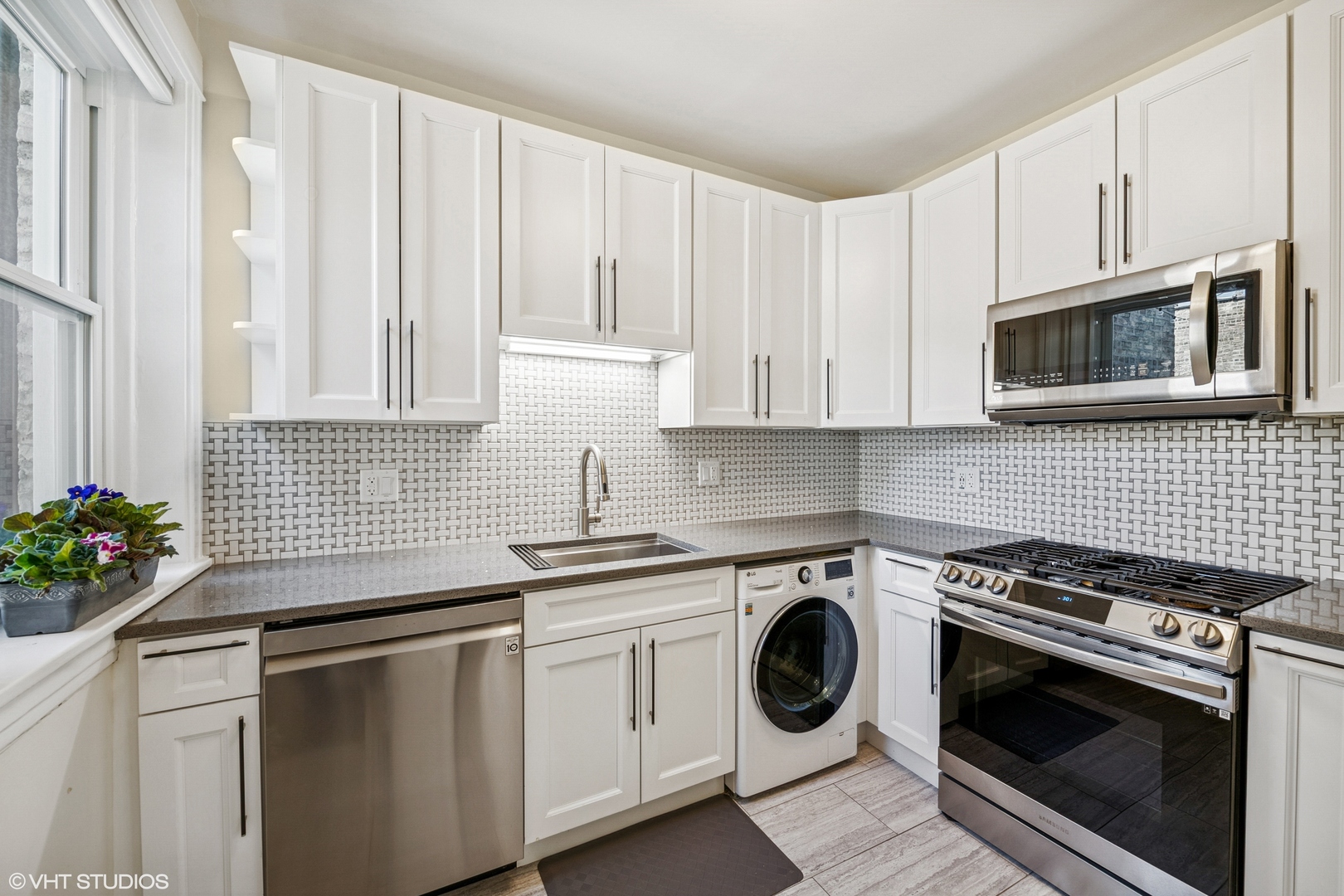 723 W Belden Avenue 3