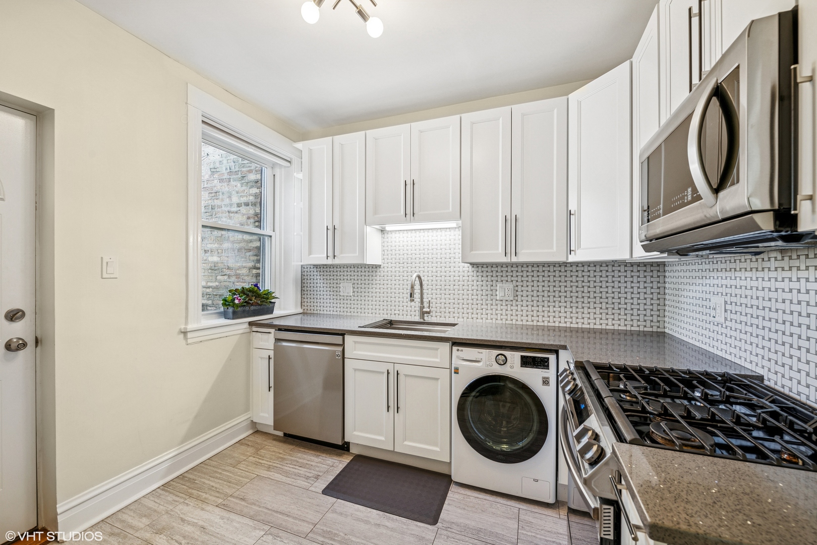 723 W Belden Avenue 3