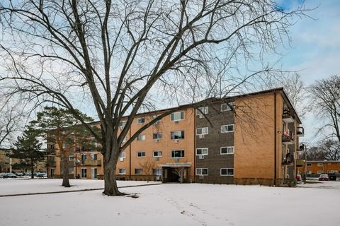 Photo of 1019 N Boxwood Drive #107, Mount Prospect, IL 60056 (MLS # 12593579)