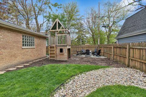 Tiny photo for 303 N Willow Road, Elmhurst, IL 60126 (MLS # 12634456)