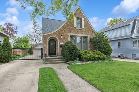 Tiny photo for 303 N Willow Road, Elmhurst, IL 60126 (MLS # 12634456)