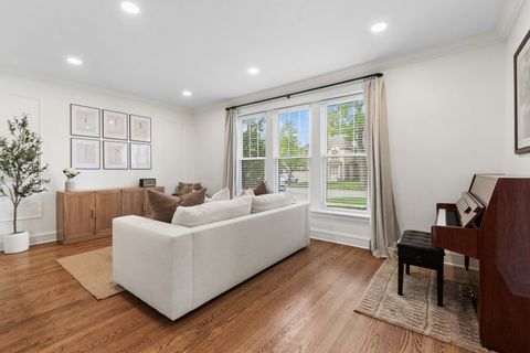 Tiny photo for 303 N Willow Road, Elmhurst, IL 60126 (MLS # 12634456)