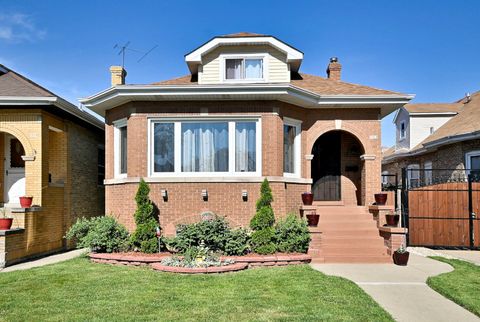 Photo of 2924 N LINDER Avenue, Chicago, IL 60641 (MLS # 12691047)