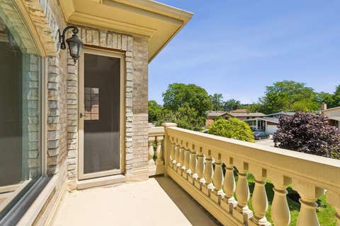 Tiny photo for 7000 N Kilpatrick Avenue, Lincolnwood, IL 60712 (MLS # 12670078)