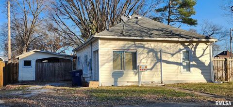 Tiny photo for 1005 E ELM Street, West Frankfort, IL 62896 (MLS # EB458912)
