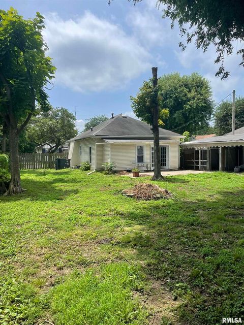 Tiny photo for 1005 E ELM Street, West Frankfort, IL 62896 (MLS # EB458912)