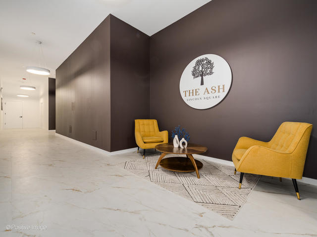 2354 W Farragut Avenue PH-404