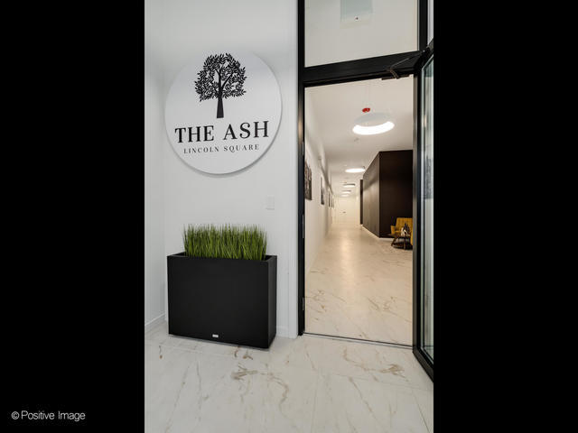 2354 W Farragut Avenue PH-404