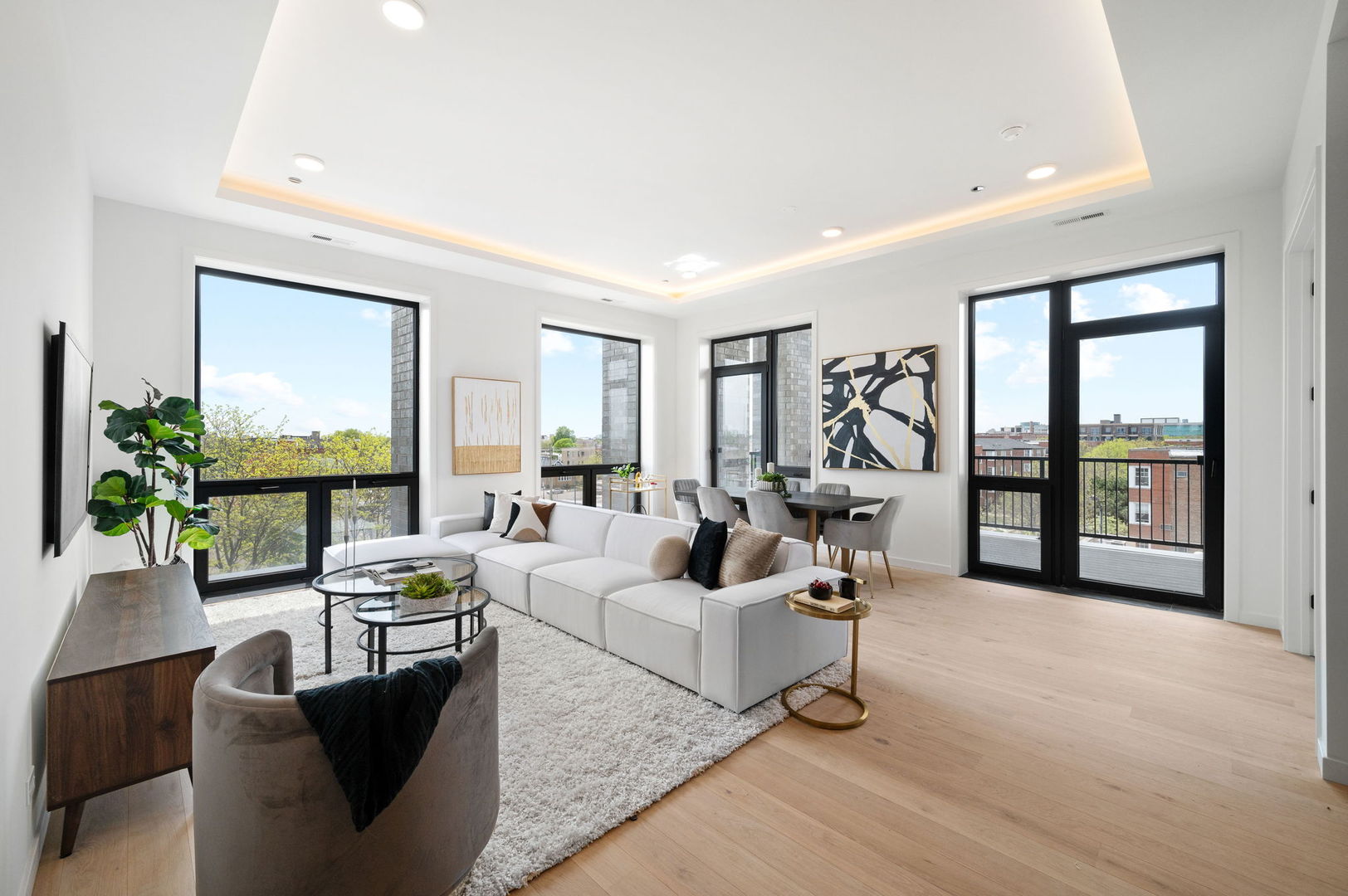 2354 W Farragut Avenue PH-404