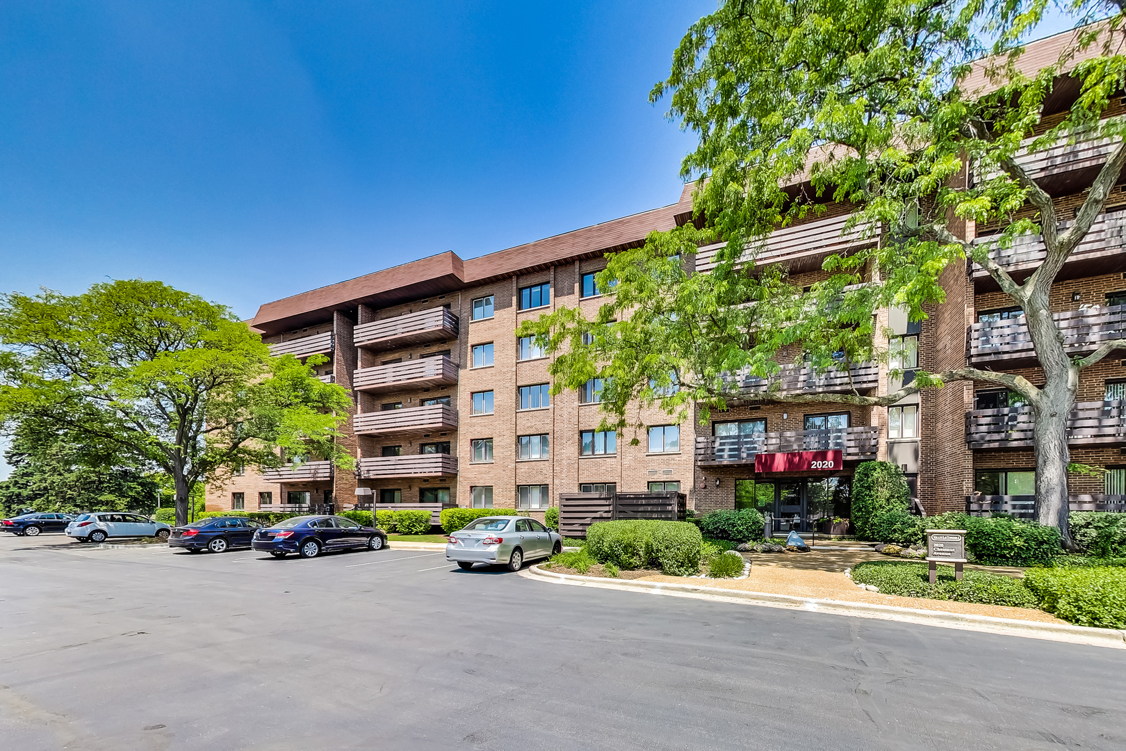 2020 Chestnut Avenue 410
