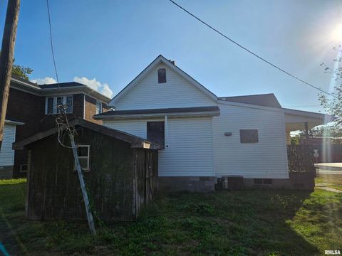 Tiny photo for 1105 Organ Street, Eldorado, IL 62930 (MLS # EB459962)