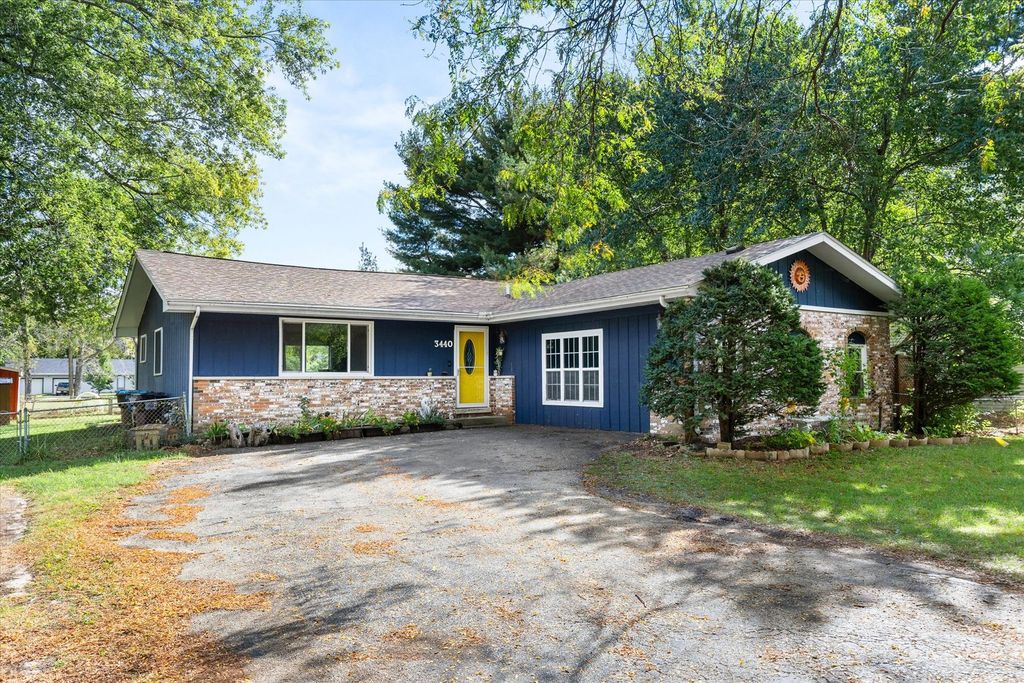 Photo for 3440 Cardinal Lane, Morris, IL 60450 (MLS # 12491811)