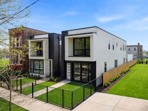 Photo of 618 N Avers Avenue, Chicago, IL 60624 (MLS # 12771666)