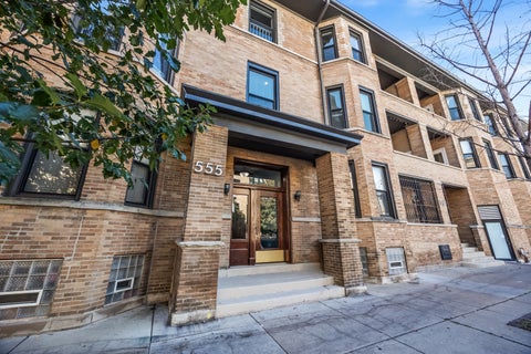 Photo of 555 W Briar Place #302, Chicago, IL 60657 (MLS # 12792016)