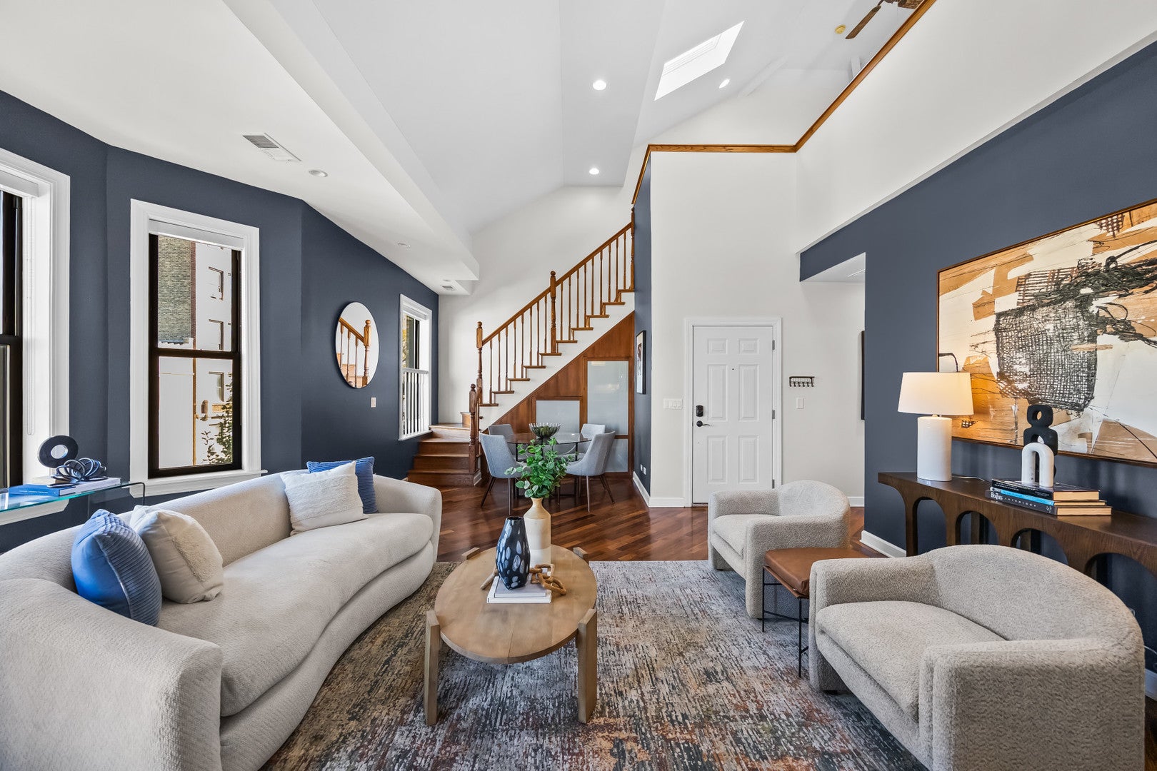 555 W Briar Place 302