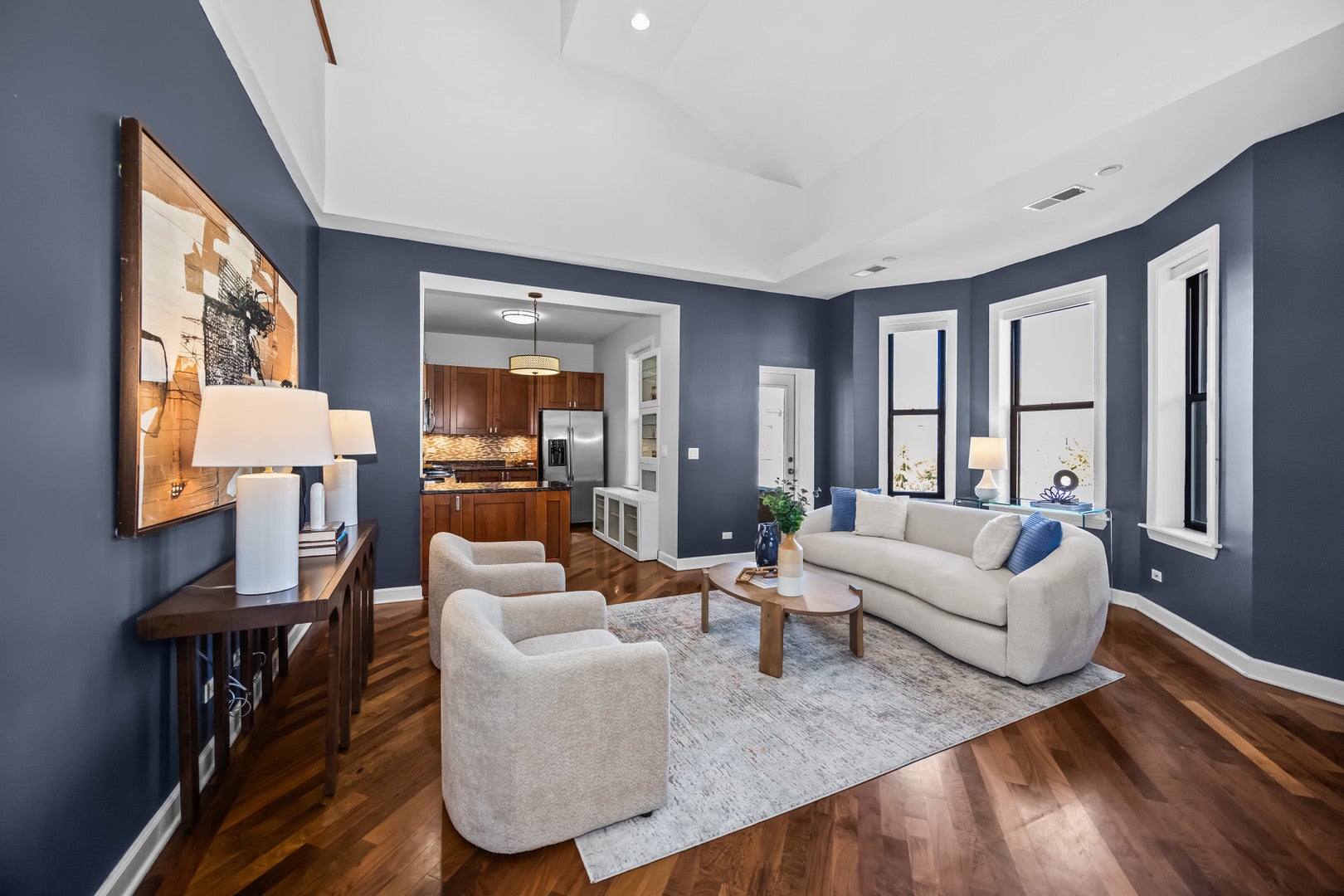 555 W Briar Place 302