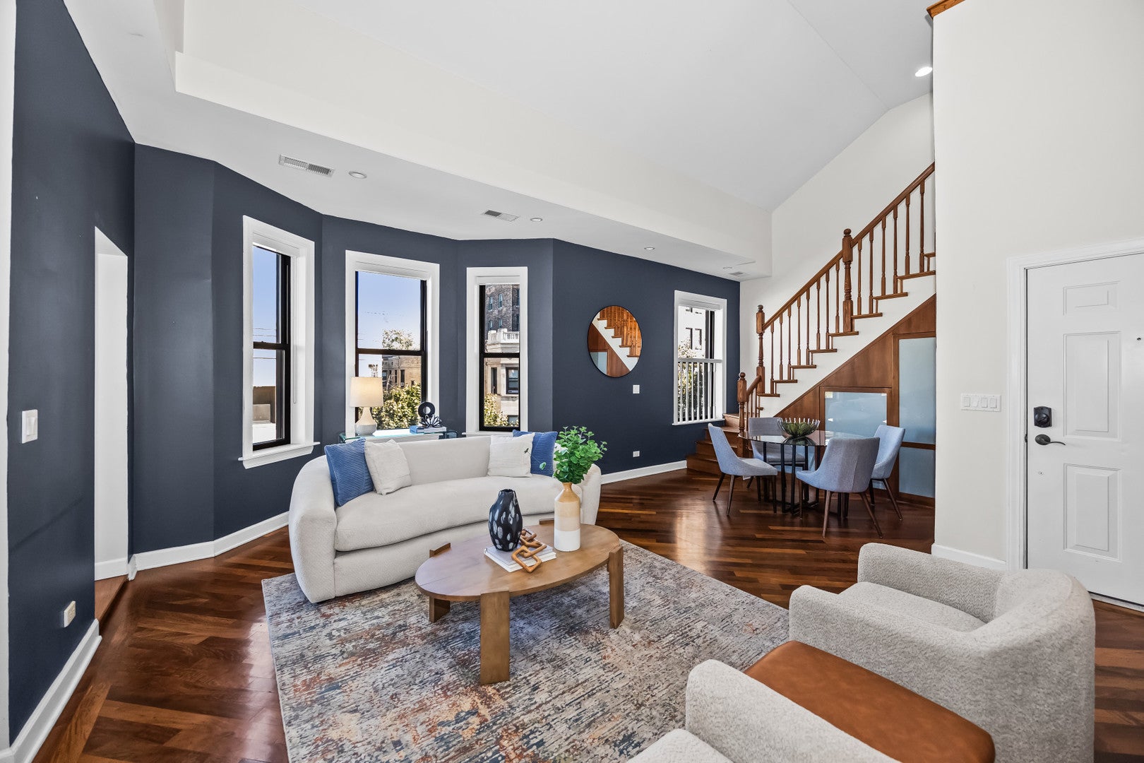 555 W Briar Place 302