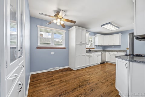 Tiny photo for 15 S 10th Street, St. Charles, IL 60174 (MLS # 12752058)