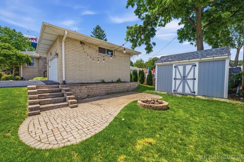 Tiny photo for 15 S 10th Street, St. Charles, IL 60174 (MLS # 12752058)