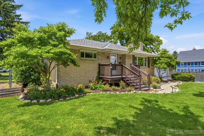 15 S 10th Street St. Charles IL 60174