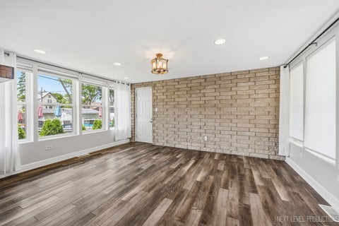 Tiny photo for 15 S 10th Street, St. Charles, IL 60174 (MLS # 12752058)
