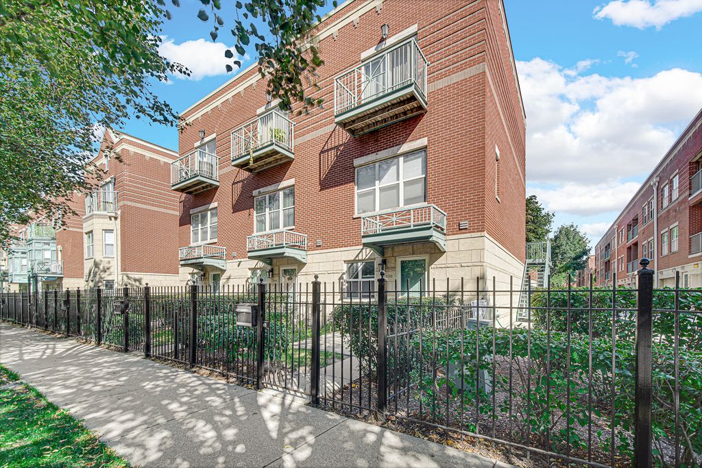 Photo for 1150 E 46TH Street, Chicago, IL 60653 (MLS # 12467267)
