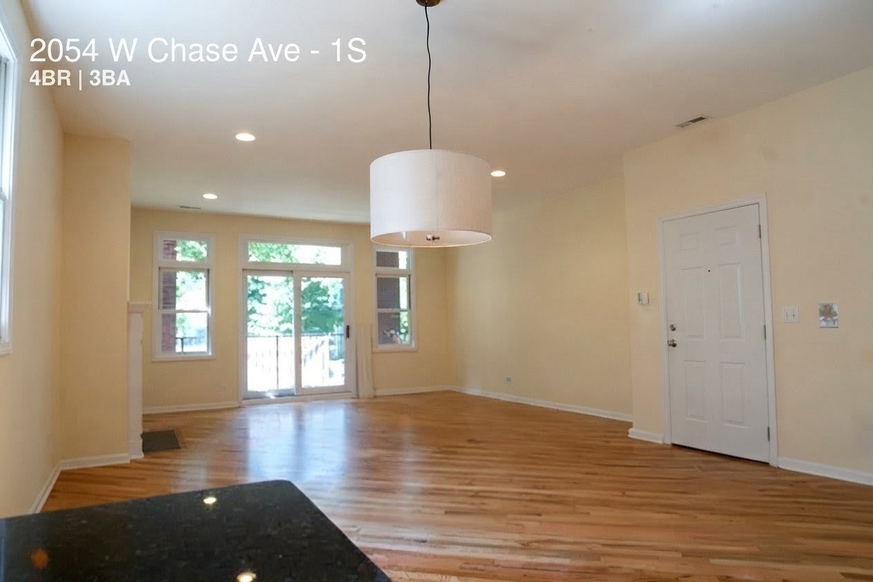 2054 W Chase Avenue 1S