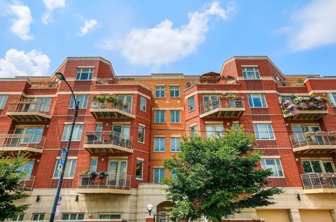 4950 N WESTERN Avenue PH2 Chicago IL 60625