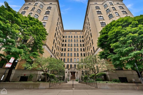 Photo of 559 W SURF Street #306, Chicago, IL 60657 (MLS # 12678072)