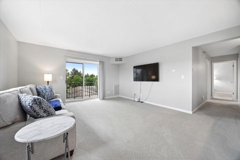 Tiny photo for 1 Bloomingdale Place #502, Bloomingdale, IL 60108 (MLS # 12658650)