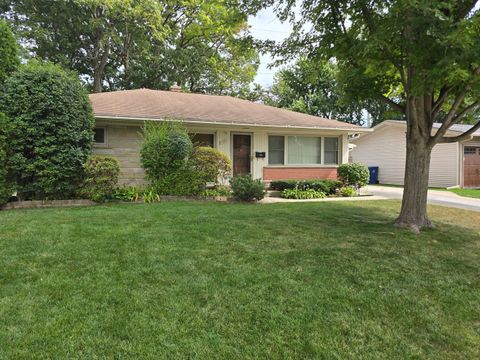 Photo of 1025 Longaker Road, Northbrook, IL 60062 (MLS # 12587402)