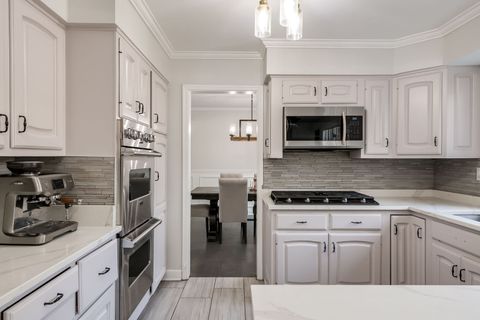 Tiny photo for 505 E Atwood Court, Elmhurst, IL 60126 (MLS # 12474332)