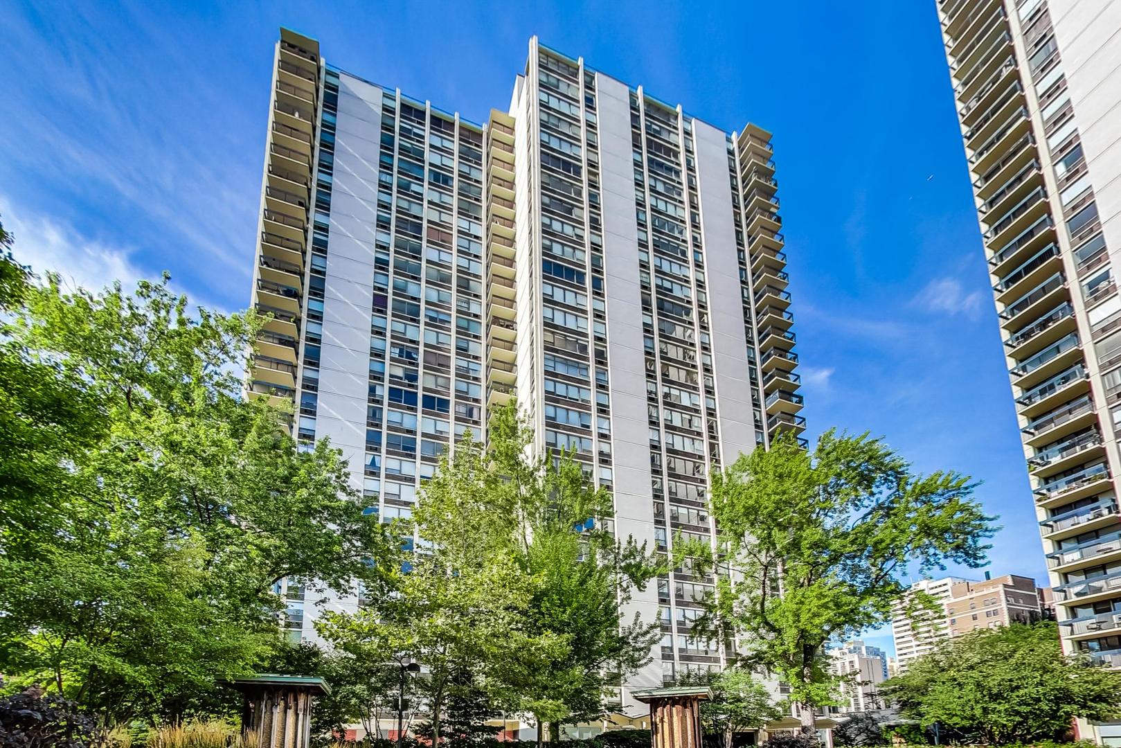 1360 N Sandburg Terrace 2701C