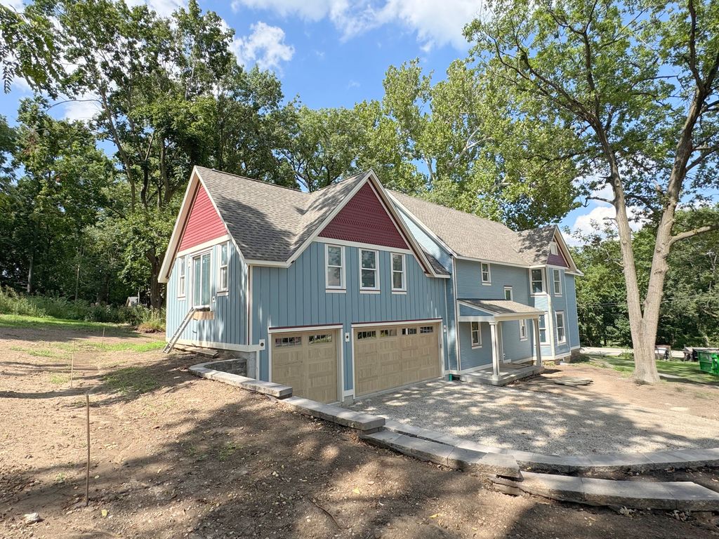 Photo for 885 Geneva Road, St. Charles, IL 60174 (MLS # 12437096)