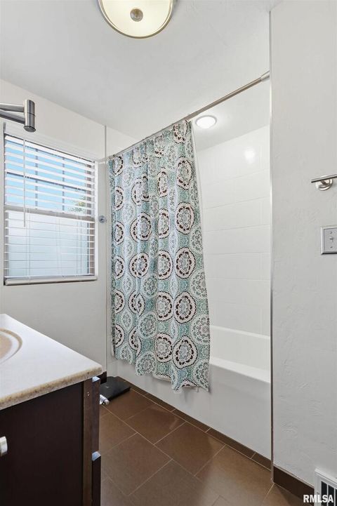 Tiny photo for 3019 E 18TH Street, Davenport, IA 52803 (MLS # QC4268999)