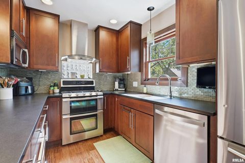 Tiny photo for 3019 E 18TH Street, Davenport, IA 52803 (MLS # QC4268999)