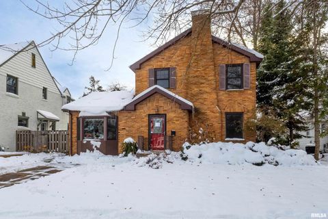 Photo of 3019 E 18TH Street, Davenport, IA 52803 (MLS # QC4268999)