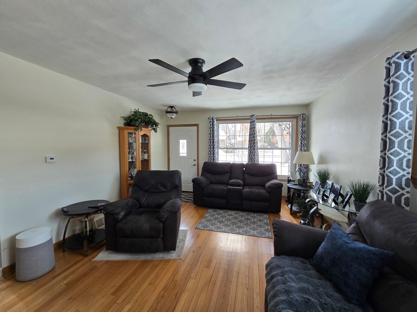 1905 N Hilltop Avenue