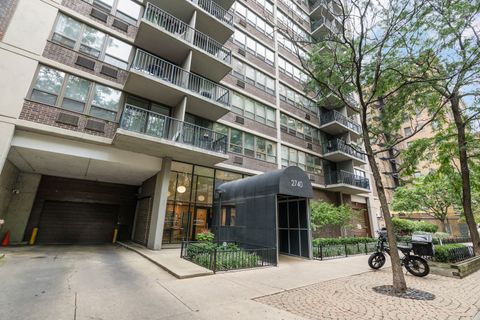 Photo of 2740 N Pine Grove Avenue #3D, Chicago, IL 60614 (MLS # 12480580)