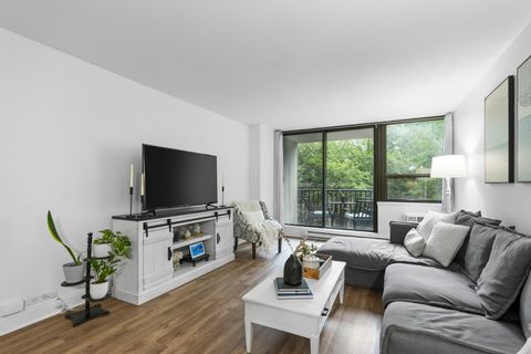 Tiny photo for 2740 N Pine Grove Avenue #3D, Chicago, IL 60614 (MLS # 12480580)