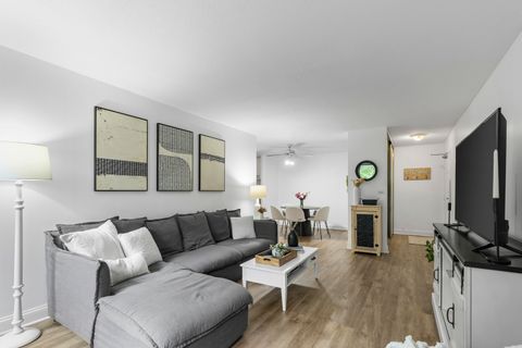 Tiny photo for 2740 N Pine Grove Avenue #3D, Chicago, IL 60614 (MLS # 12480580)