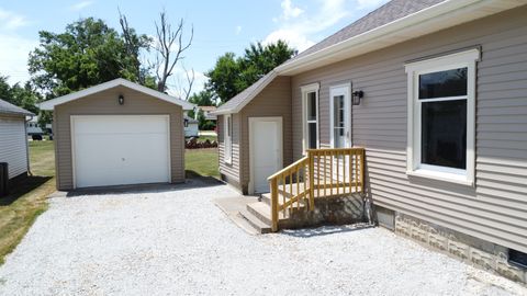 Tiny photo for 618 S Thomas Street, Gilman, IL 60938 (MLS # 12190045)