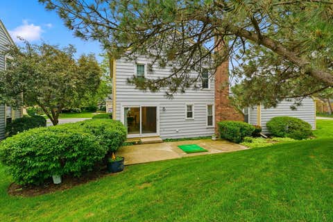 Tiny photo for 1 The Court of Harbinger Falls, Northbrook, IL 60062 (MLS # 12735693)